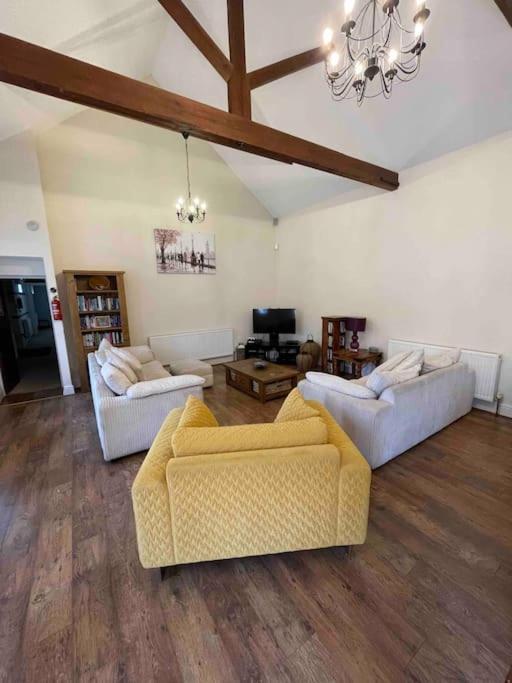The Old Hay Barn - Games Room, Gym, Sleeps 8 Godmanchester 외부 사진