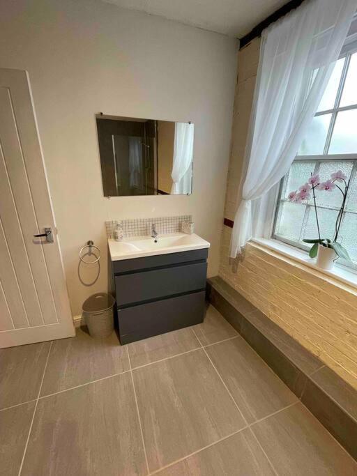 The Old Hay Barn - Games Room, Gym, Sleeps 8 Godmanchester 외부 사진