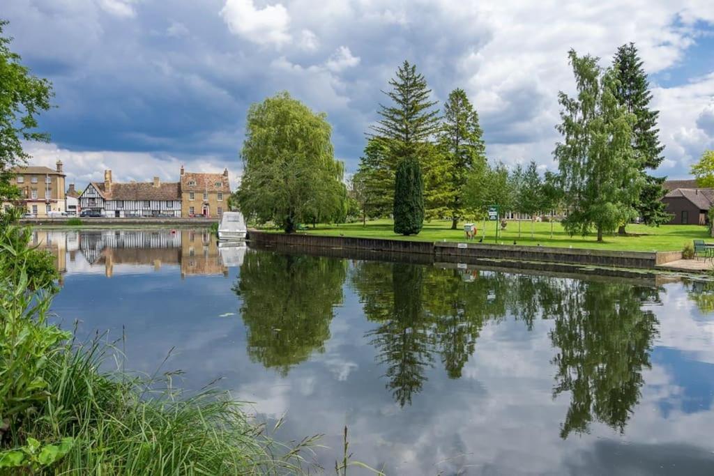 The Old Hay Barn - Games Room, Gym, Sleeps 8 Godmanchester 외부 사진